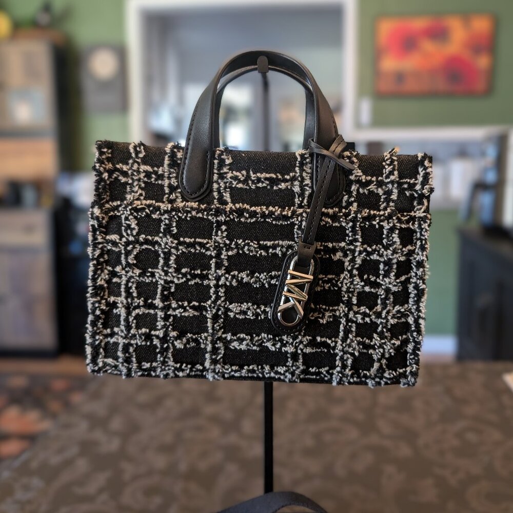 Michael Kors Gigi Small East West Messenger BLACK NWOT SOLD OUT!